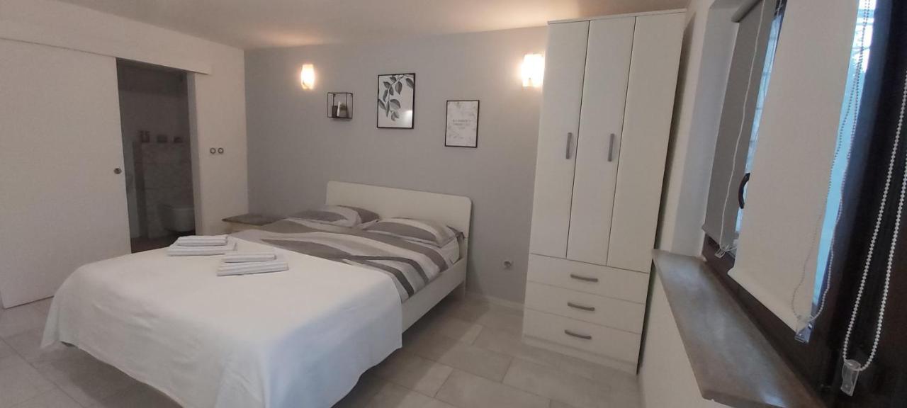 Studio Apartments Igor Върсар Екстериор снимка