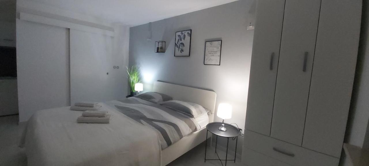 Studio Apartments Igor Върсар Екстериор снимка